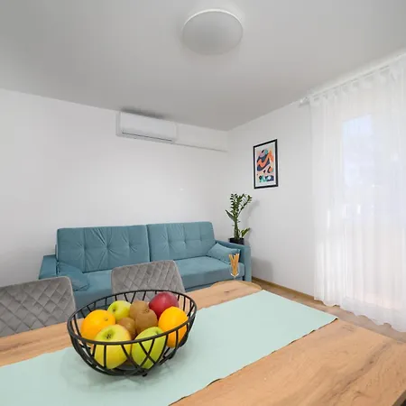 Apartment Pina Porec Esterno foto