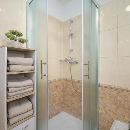 Apartment Pina Porec Esterno foto