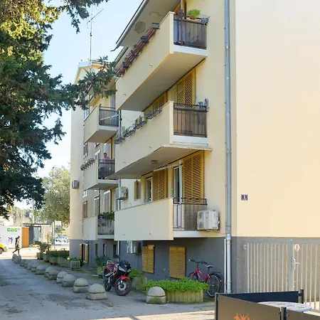Apartment Pina Porec Esterno foto